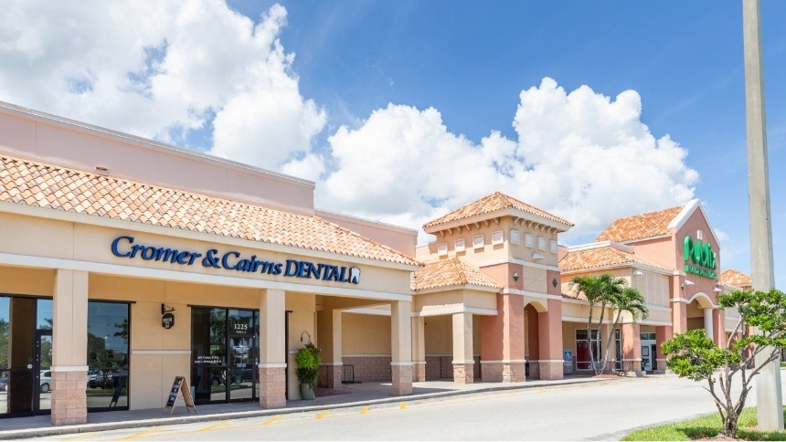 Exterior view of Cromer and Cairns Dental in Vero Beach Florida